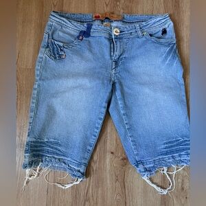 Apple Bottom capri shorts